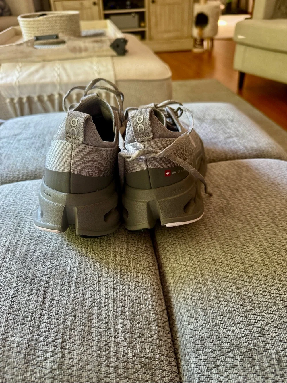 On Cloud Women's Athletic Shoes - Grey